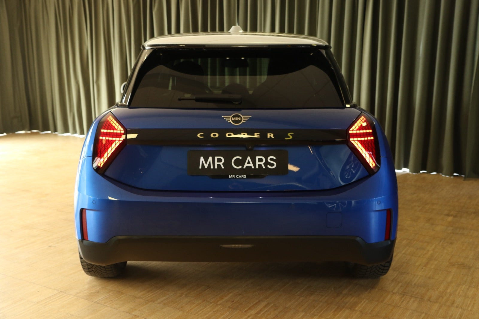 Blå Mini Cooper SE fra 2025