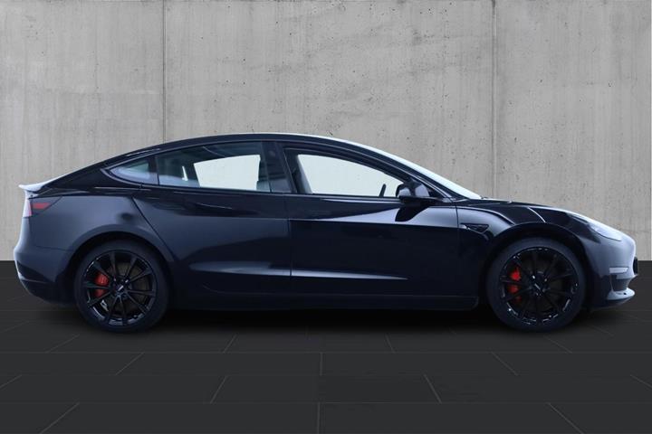 Sort Tesla Model 3 fra 2023