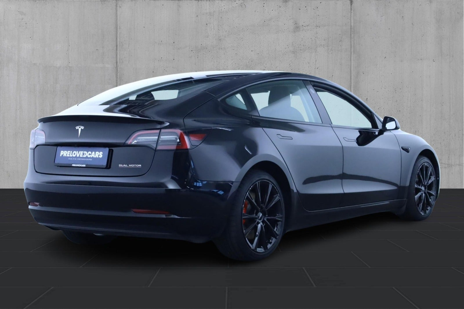 Sort Tesla Model 3 fra 2023