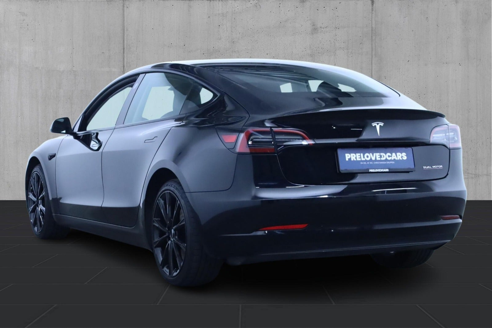 Sort Tesla Model 3 fra 2023