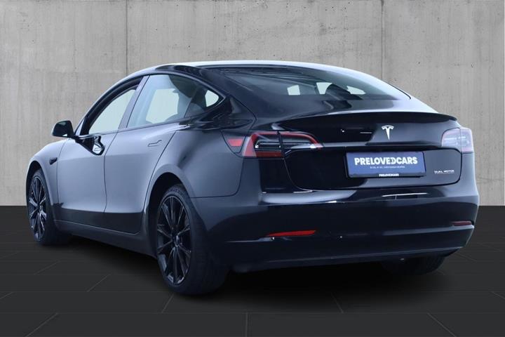 Sort Tesla Model 3 fra 2023