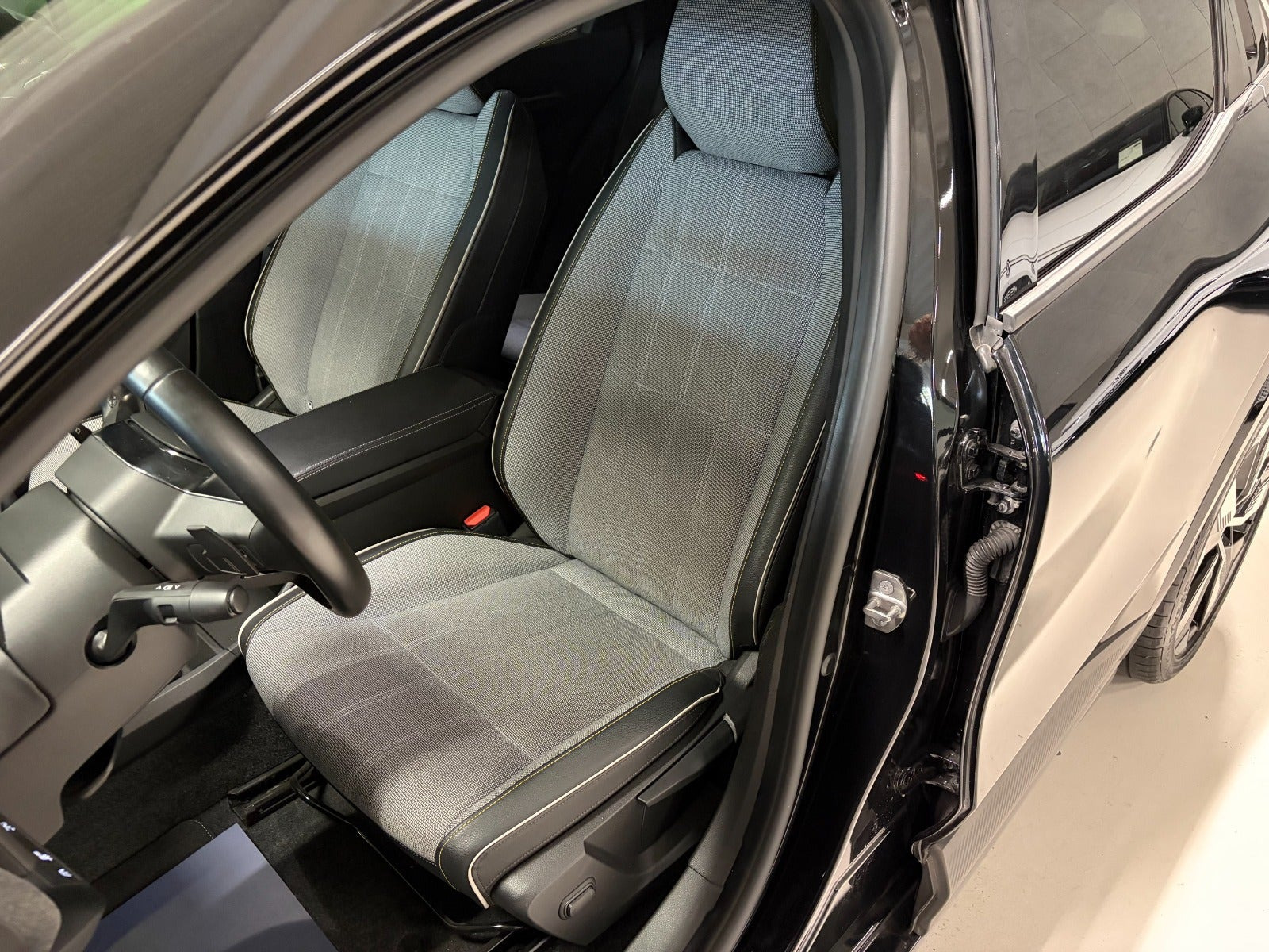 Sort Renault Megane E-Tech fra 2023