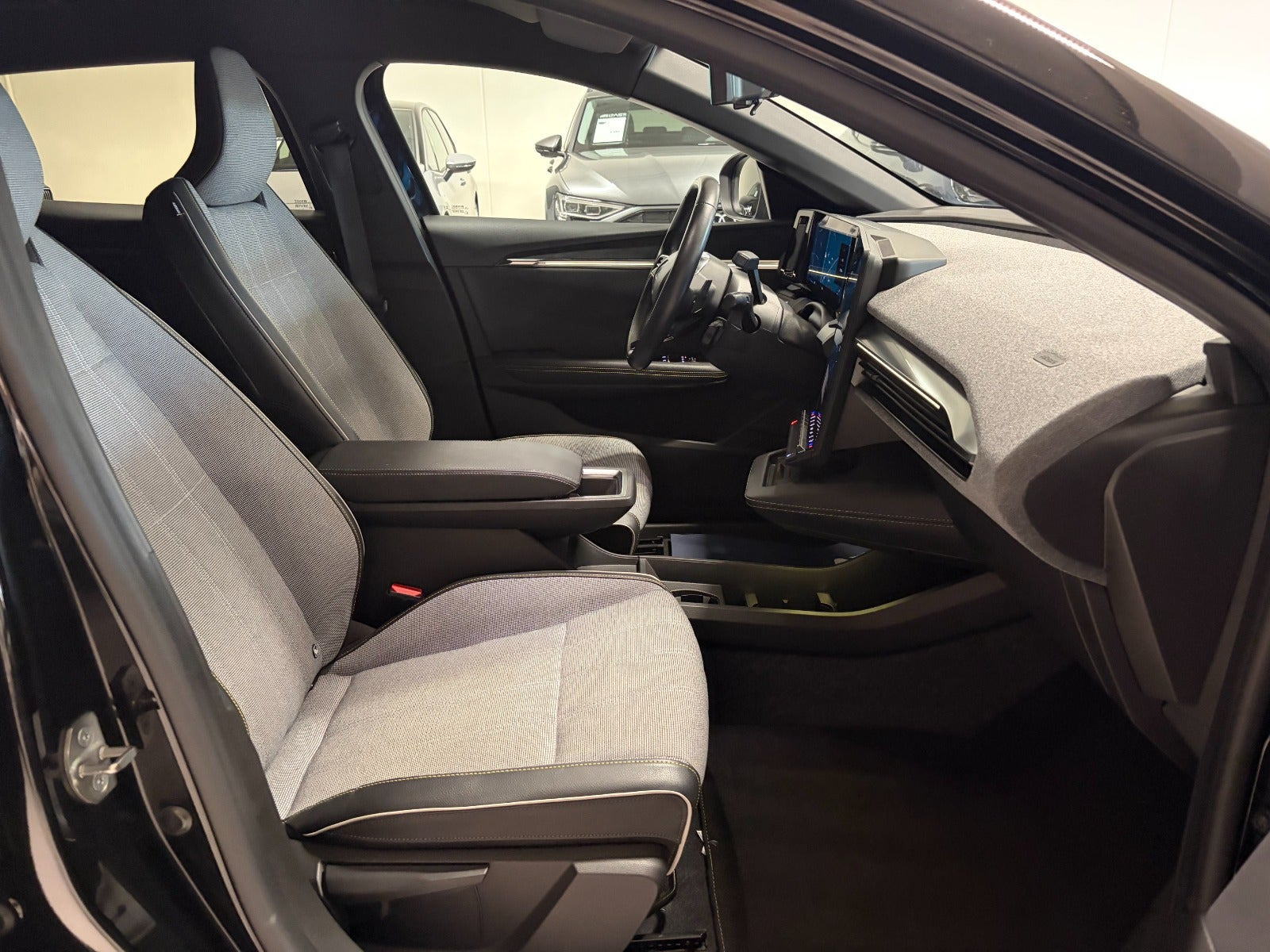 Sort Renault Megane E-Tech fra 2023