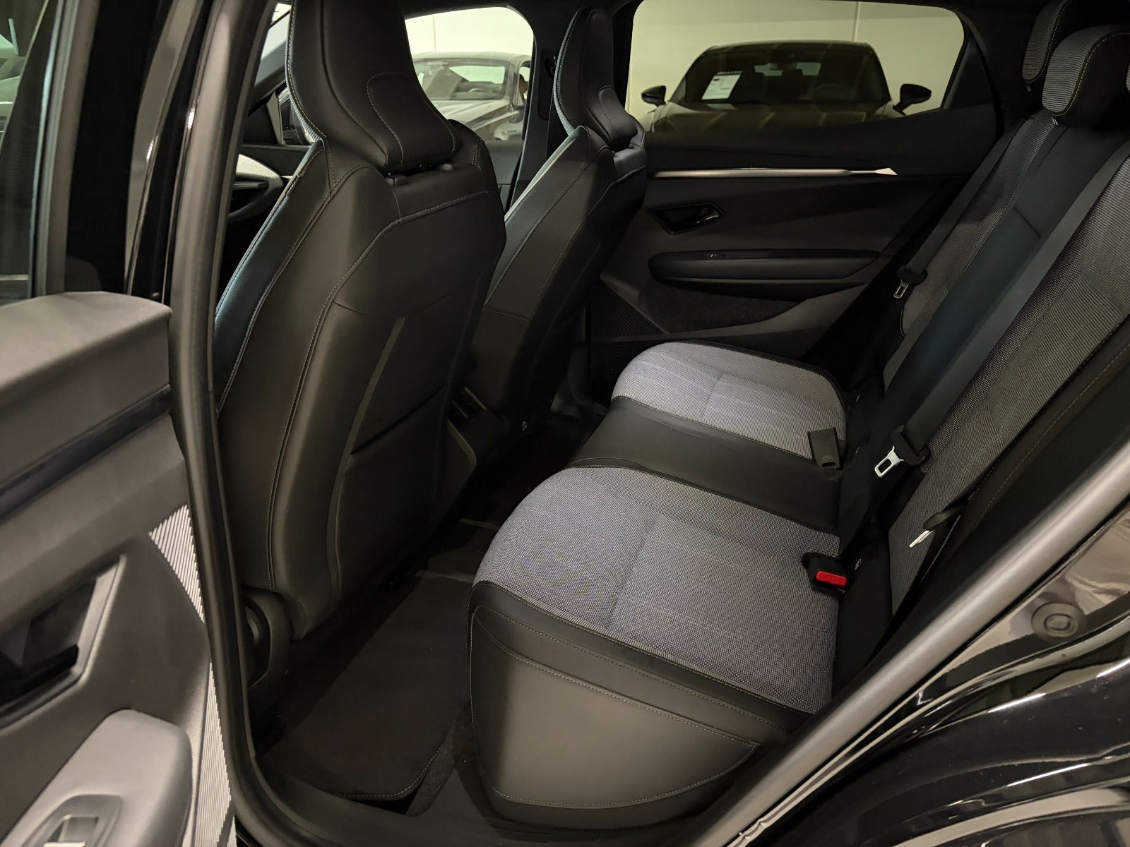 Sort Renault Megane E-Tech fra 2023