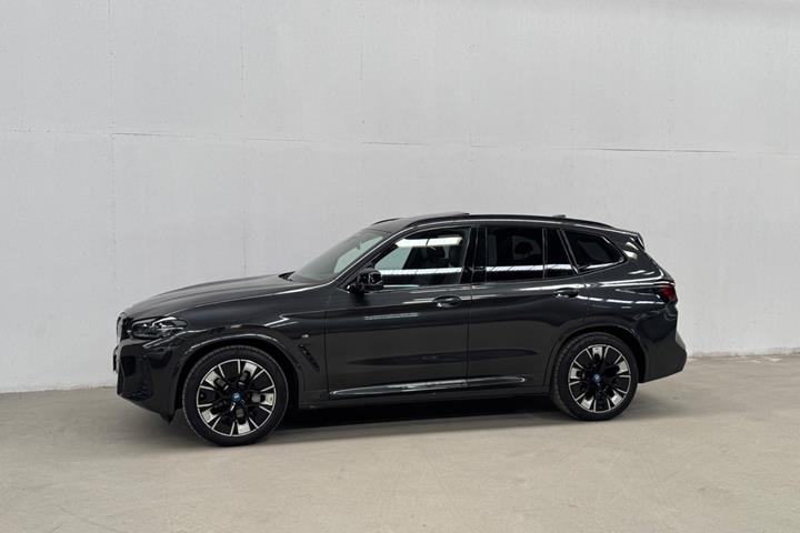 Grå BMW iX3 fra 2022