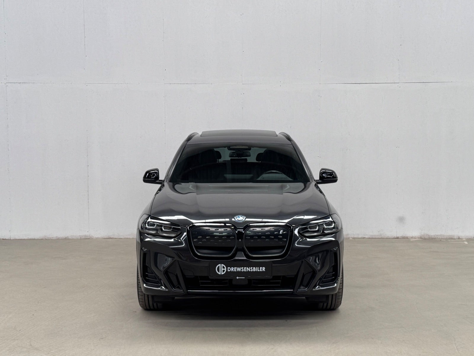 Grå BMW iX3 fra 2022