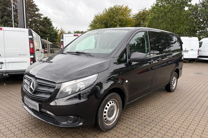 Sort Mercedes Vito 114 fra 2021