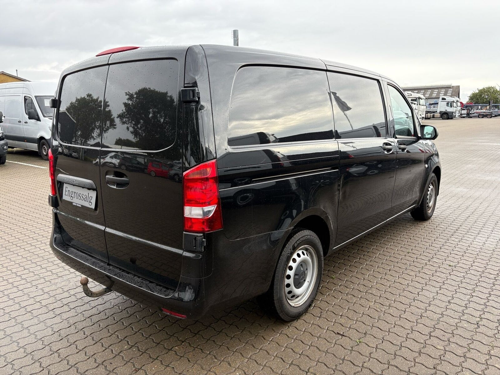 Sort Mercedes Vito 114 fra 2021