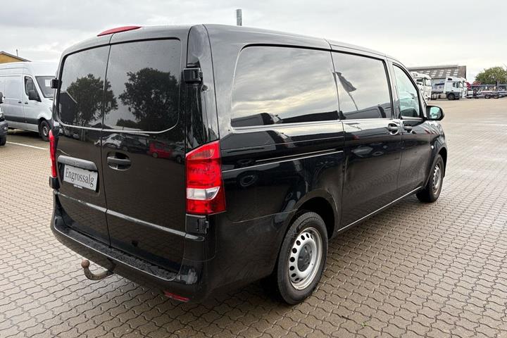Sort Mercedes Vito 114 fra 2021