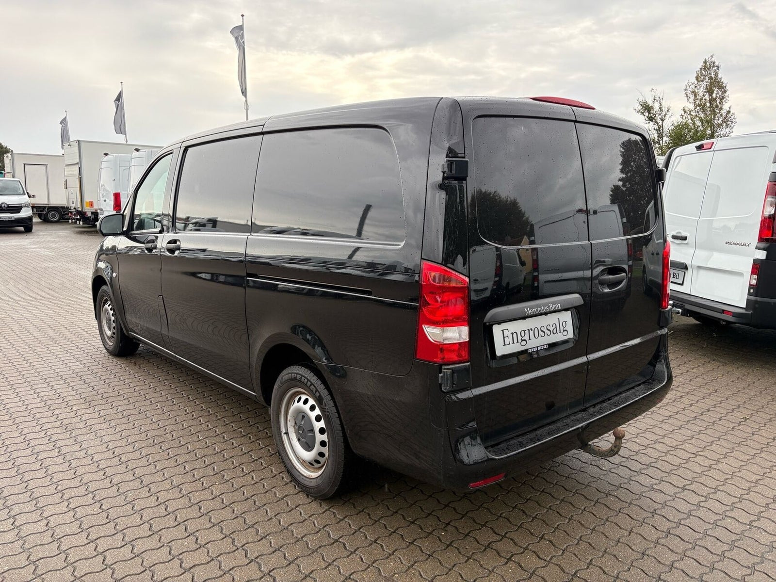 Sort Mercedes Vito 114 fra 2021