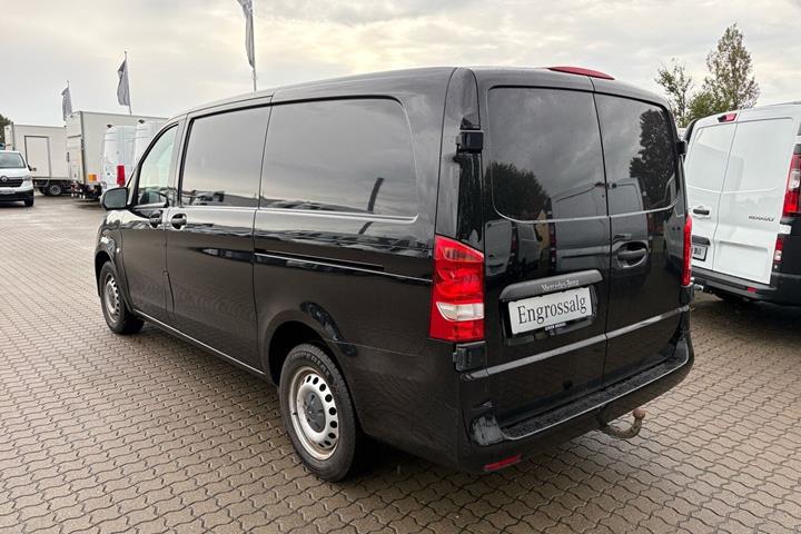 Sort Mercedes Vito 114 fra 2021