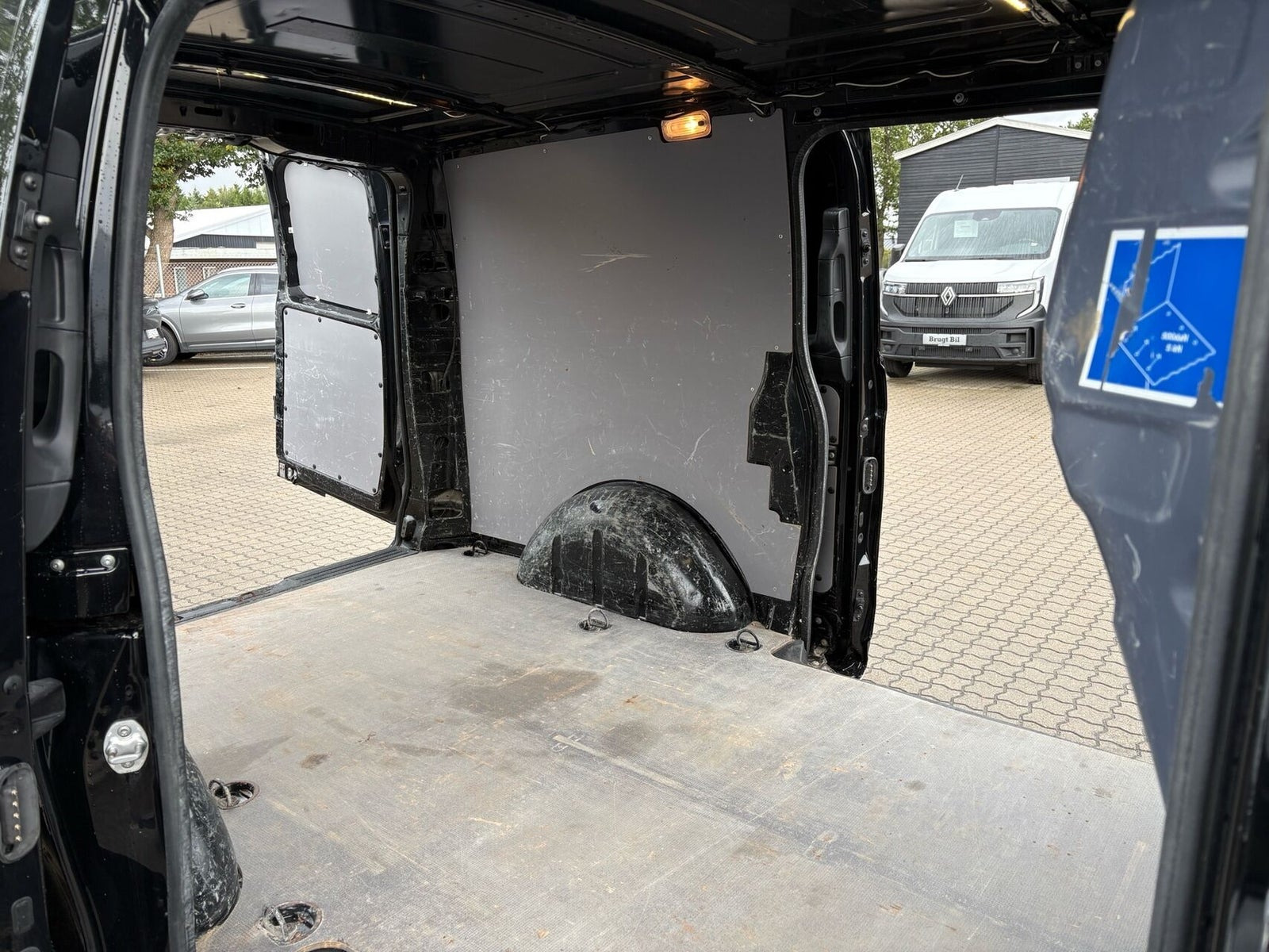Sort Mercedes Vito 114 fra 2021