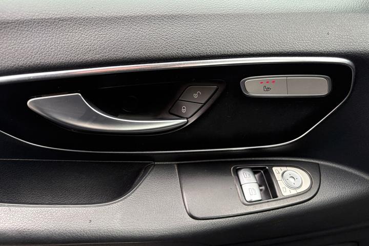 Sort Mercedes Vito 114 fra 2021