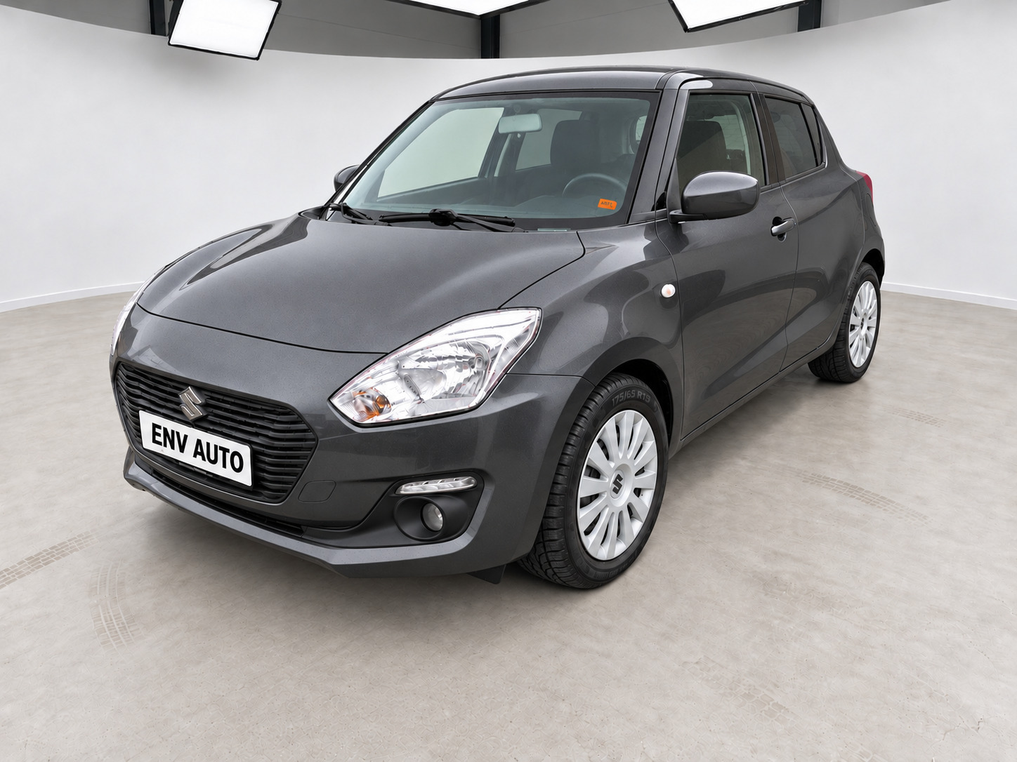 Grå Suzuki Swift fra 2017