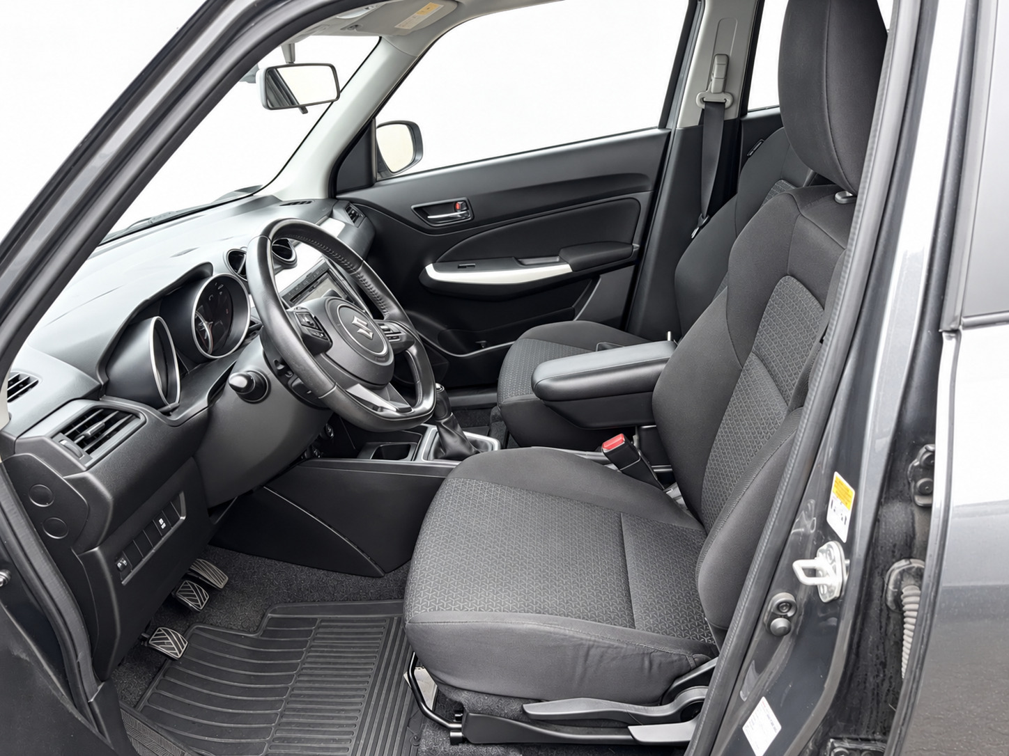 Grå Suzuki Swift fra 2017