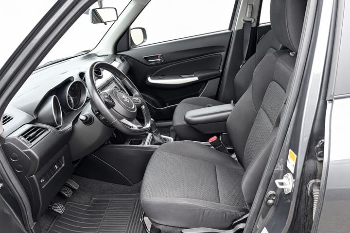Grå Suzuki Swift fra 2017