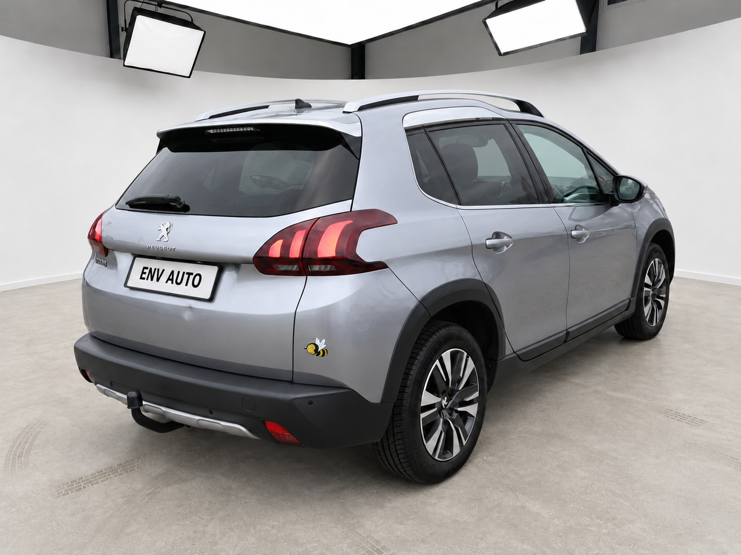 Grå Peugeot 2008 fra 2018