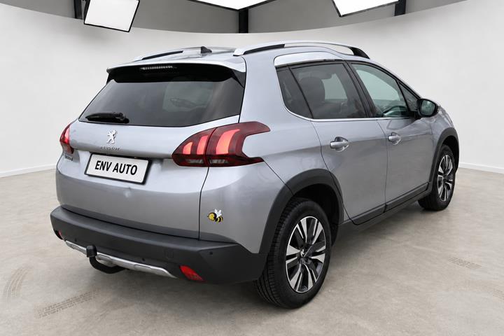 Grå Peugeot 2008 fra 2018
