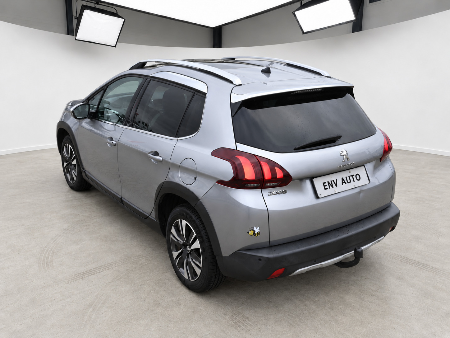 Grå Peugeot 2008 fra 2018