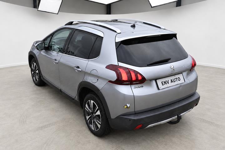 Grå Peugeot 2008 fra 2018