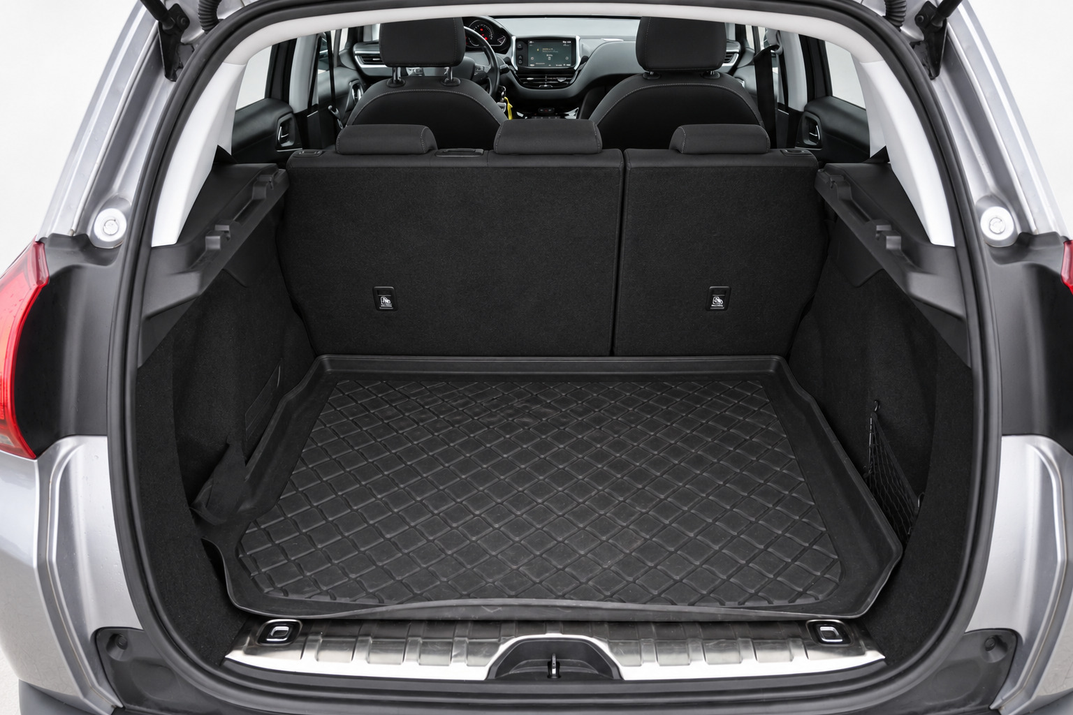 Grå Peugeot 2008 fra 2018