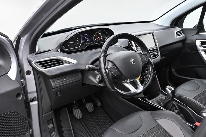 Grå Peugeot 2008 fra 2018