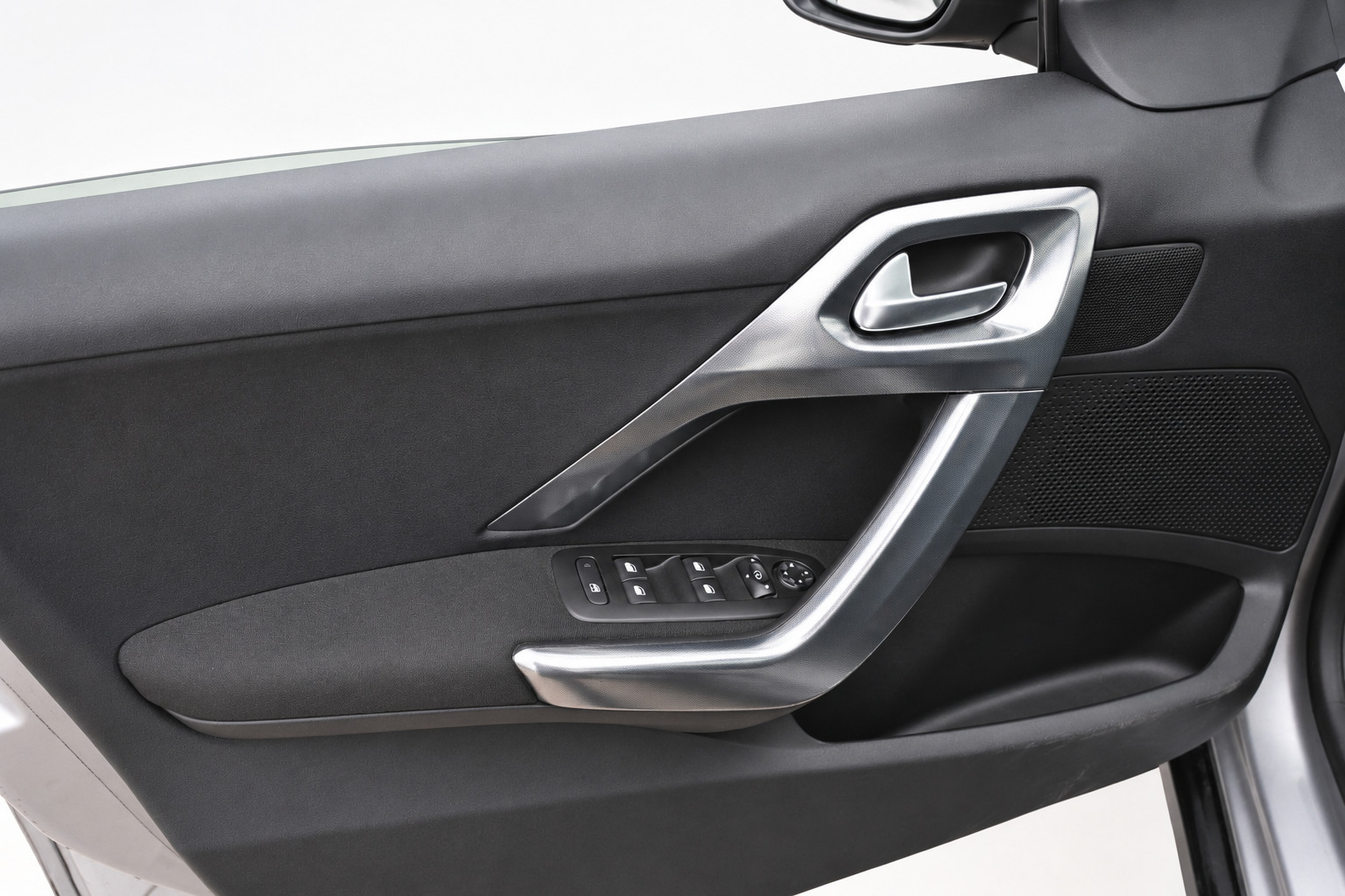 Grå Peugeot 2008 fra 2018
