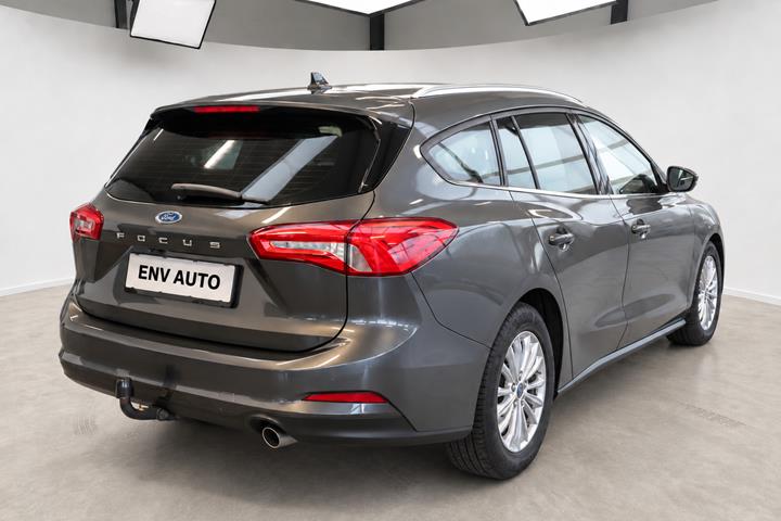 Grå Ford Focus fra 2019