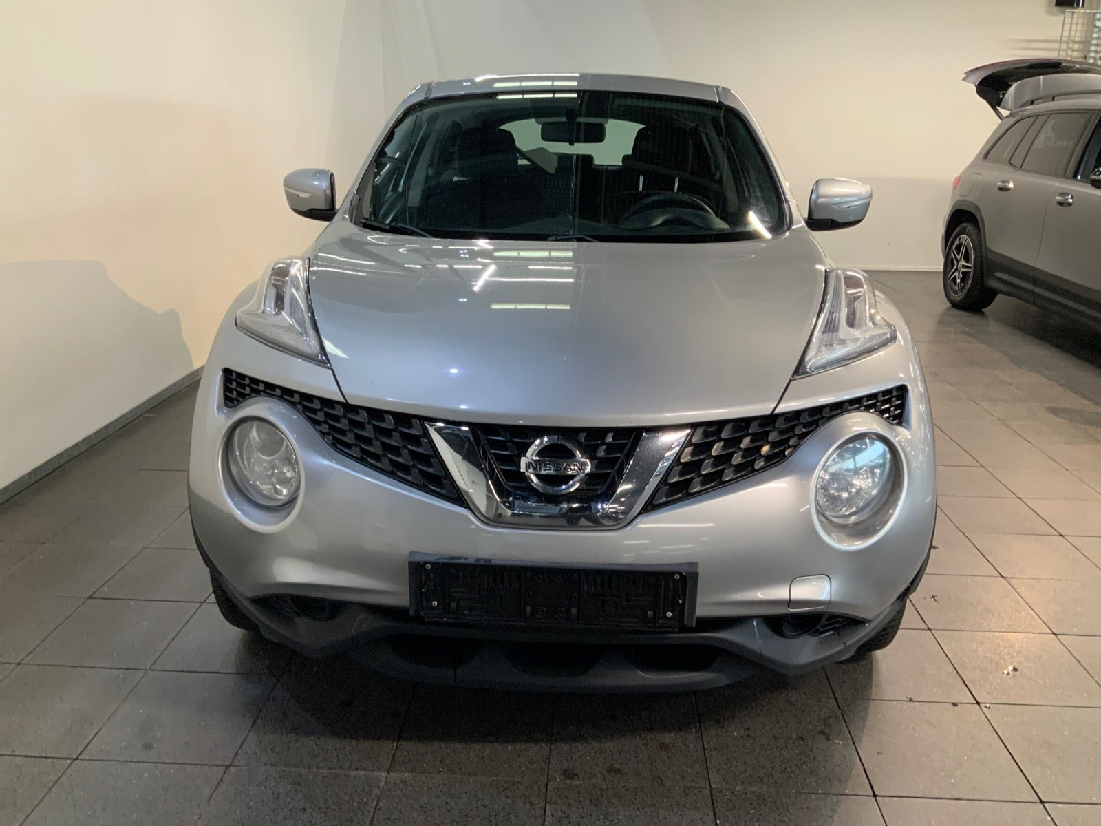 Grå Nissan Juke fra 2011