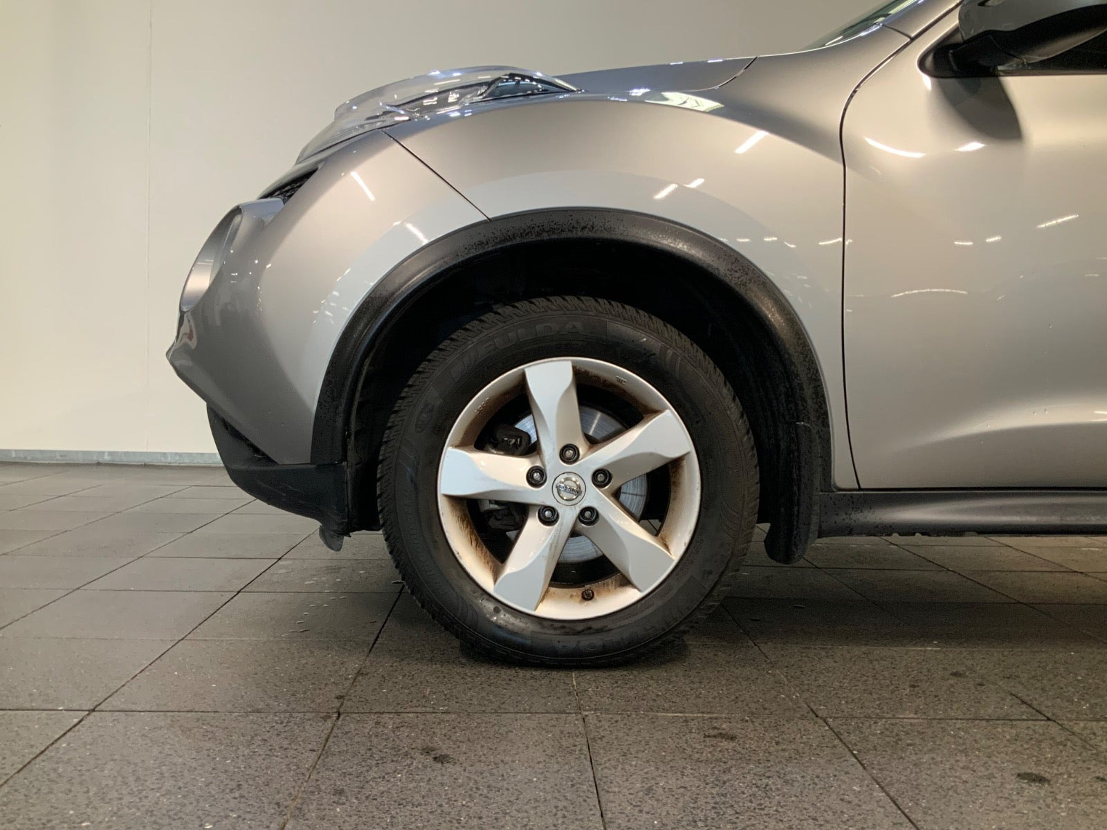 Grå Nissan Juke fra 2011