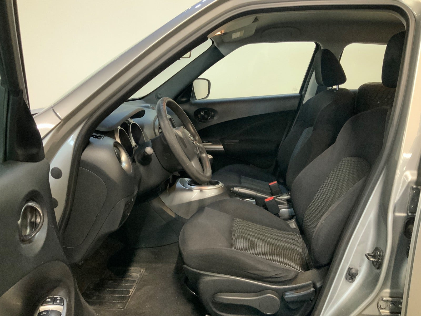 Grå Nissan Juke fra 2011
