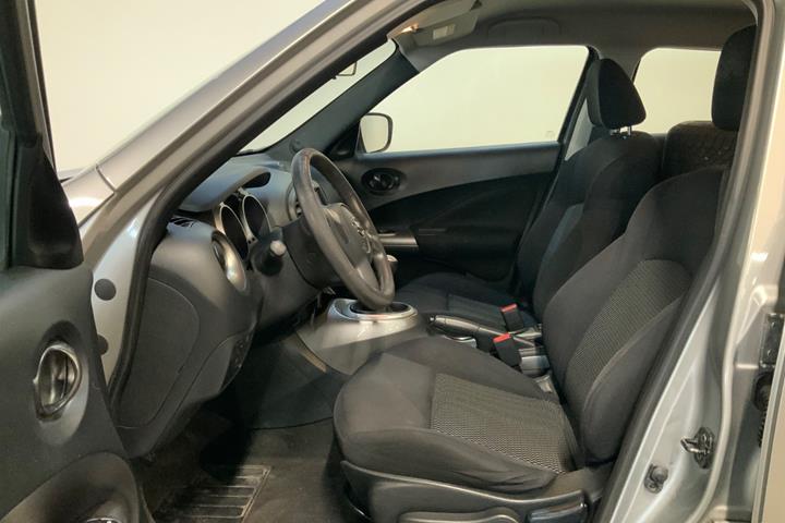 Grå Nissan Juke fra 2011