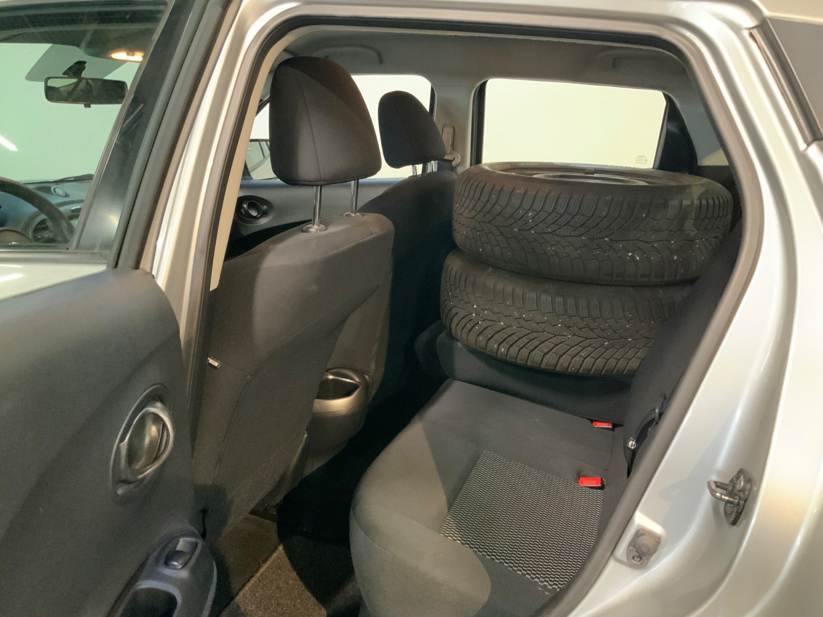 Grå Nissan Juke fra 2011