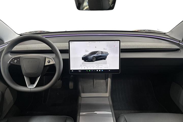 Grå Tesla Model 3 fra 2024