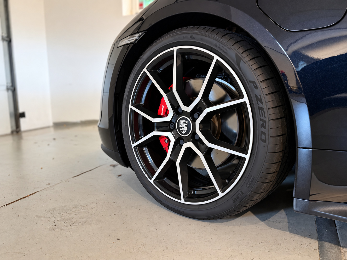 Sort Porsche Taycan 4S fra 2022