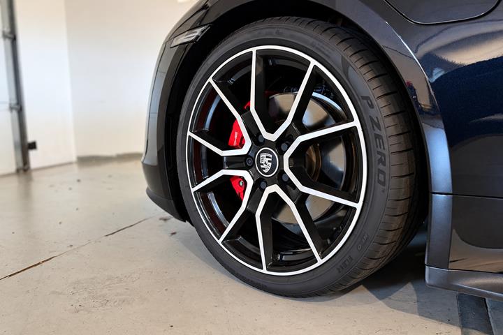 Sort Porsche Taycan 4S fra 2022