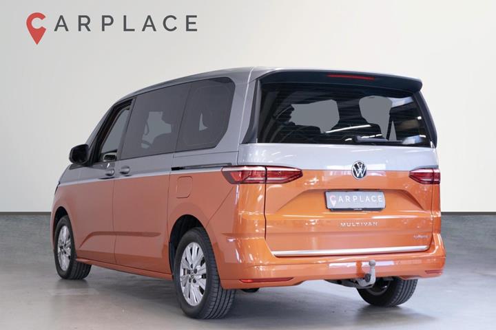 Orange VW Multivan fra 2023