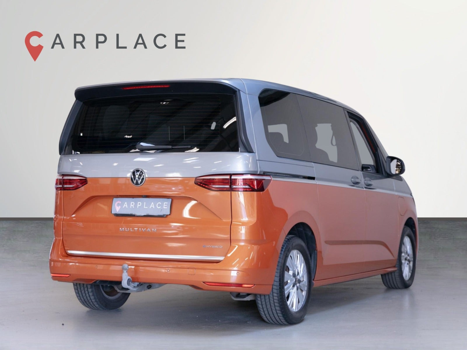 Orange VW Multivan fra 2023