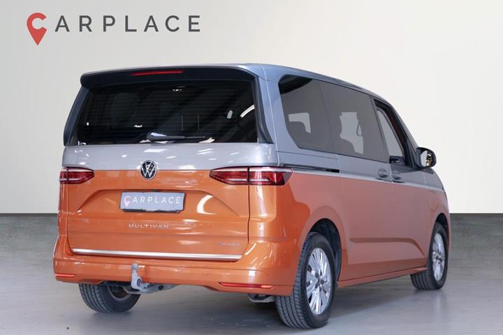 Orange VW Multivan fra 2023