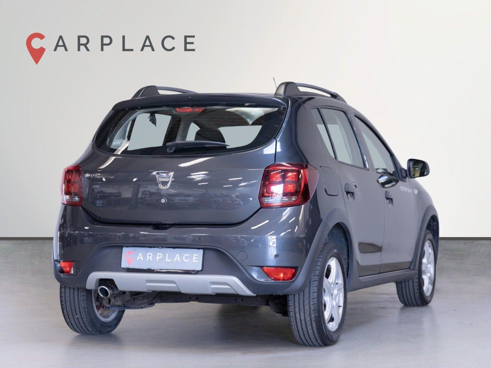 Grå Dacia Sandero Stepway fra 2017