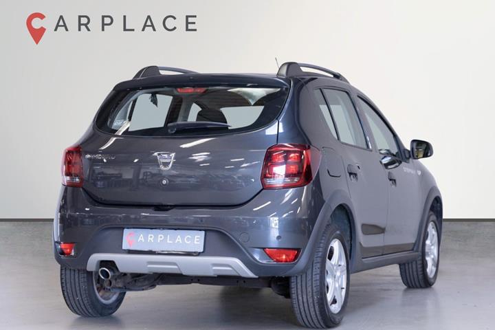 Grå Dacia Sandero Stepway fra 2017