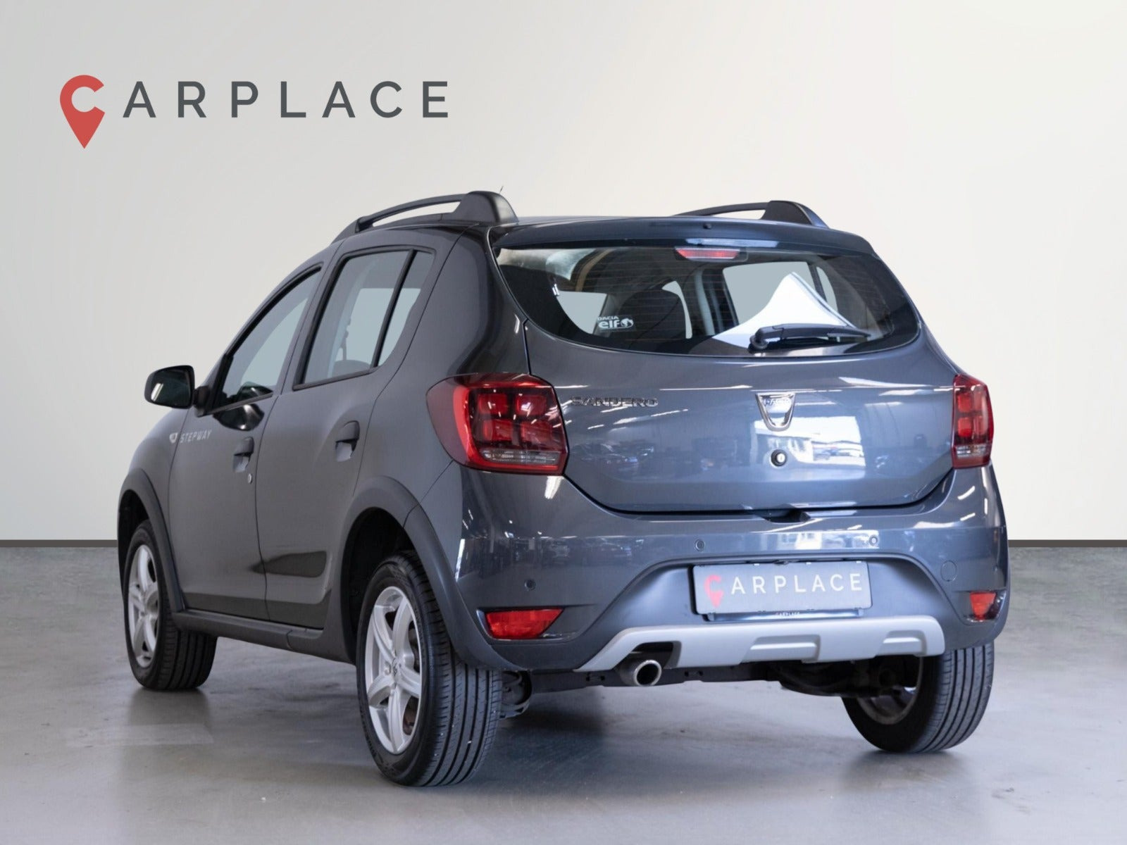 Grå Dacia Sandero Stepway fra 2017