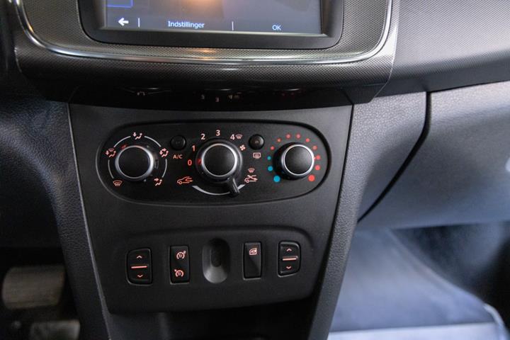 Grå Dacia Sandero Stepway fra 2017
