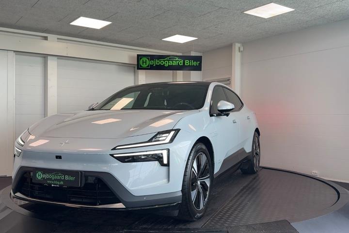 Sølv Polestar 4 fra 2026 set udefra