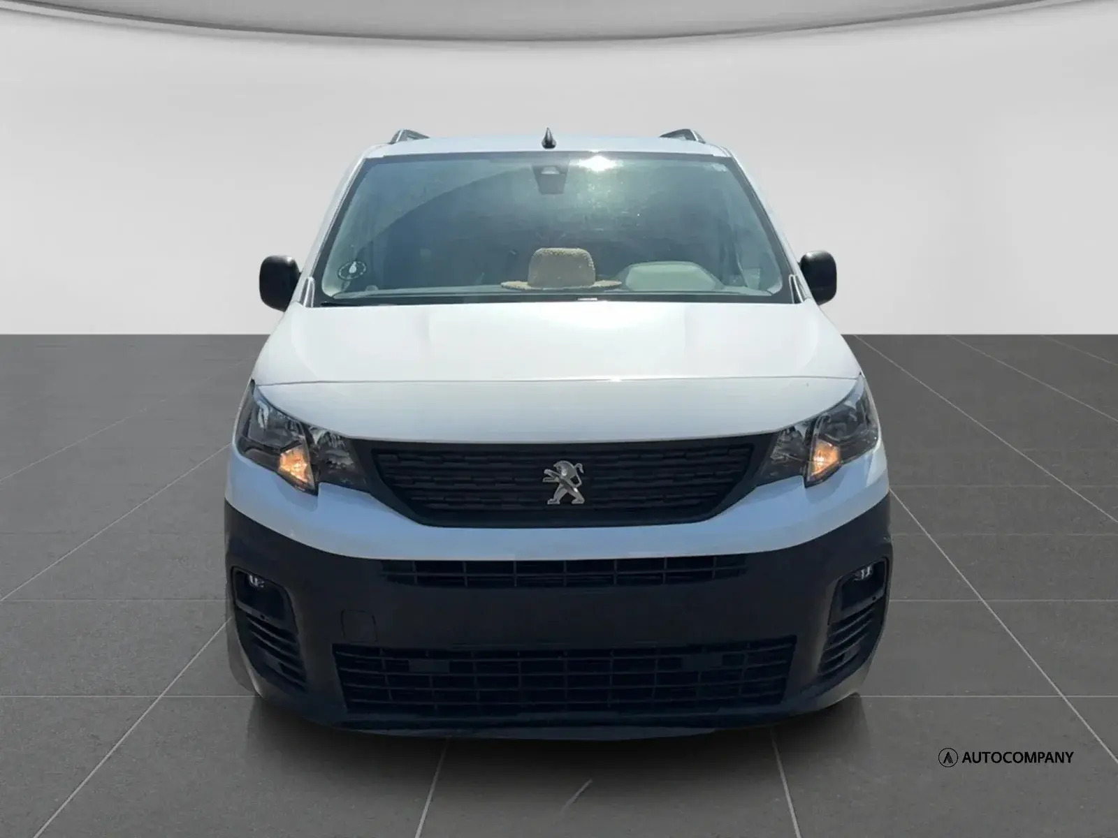Hvid Peugeot Partner fra 2020