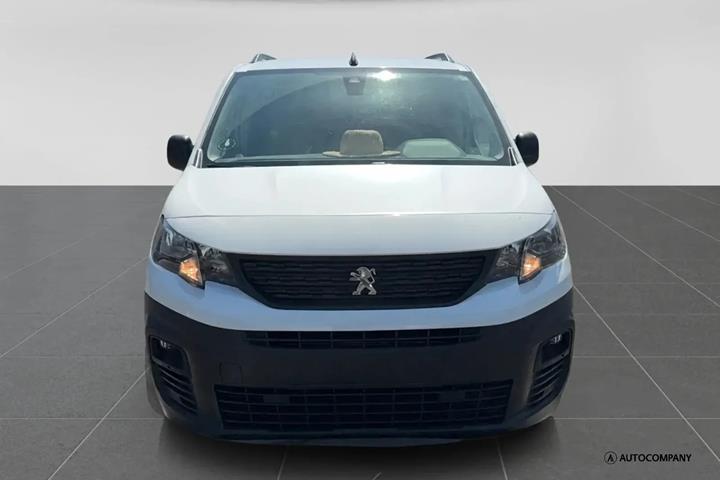 Hvid Peugeot Partner fra 2020