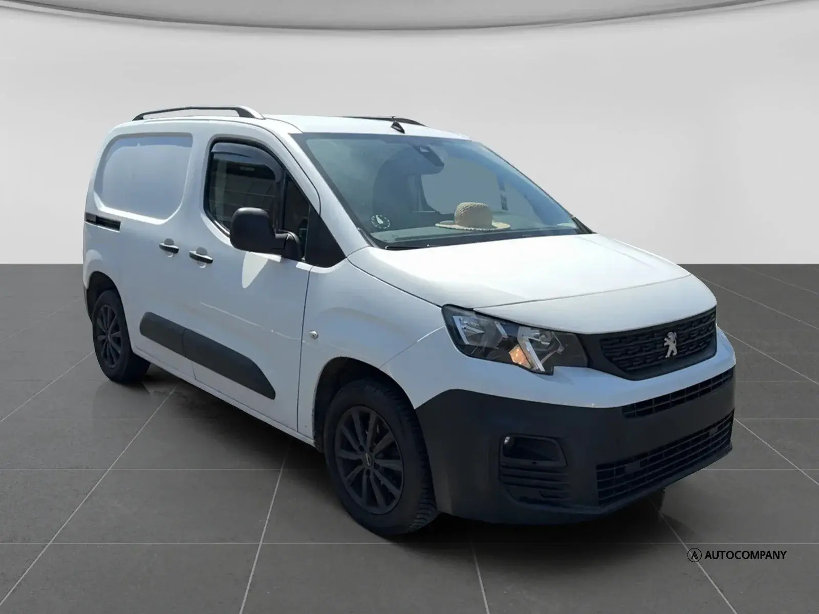 Hvid Peugeot Partner fra 2020
