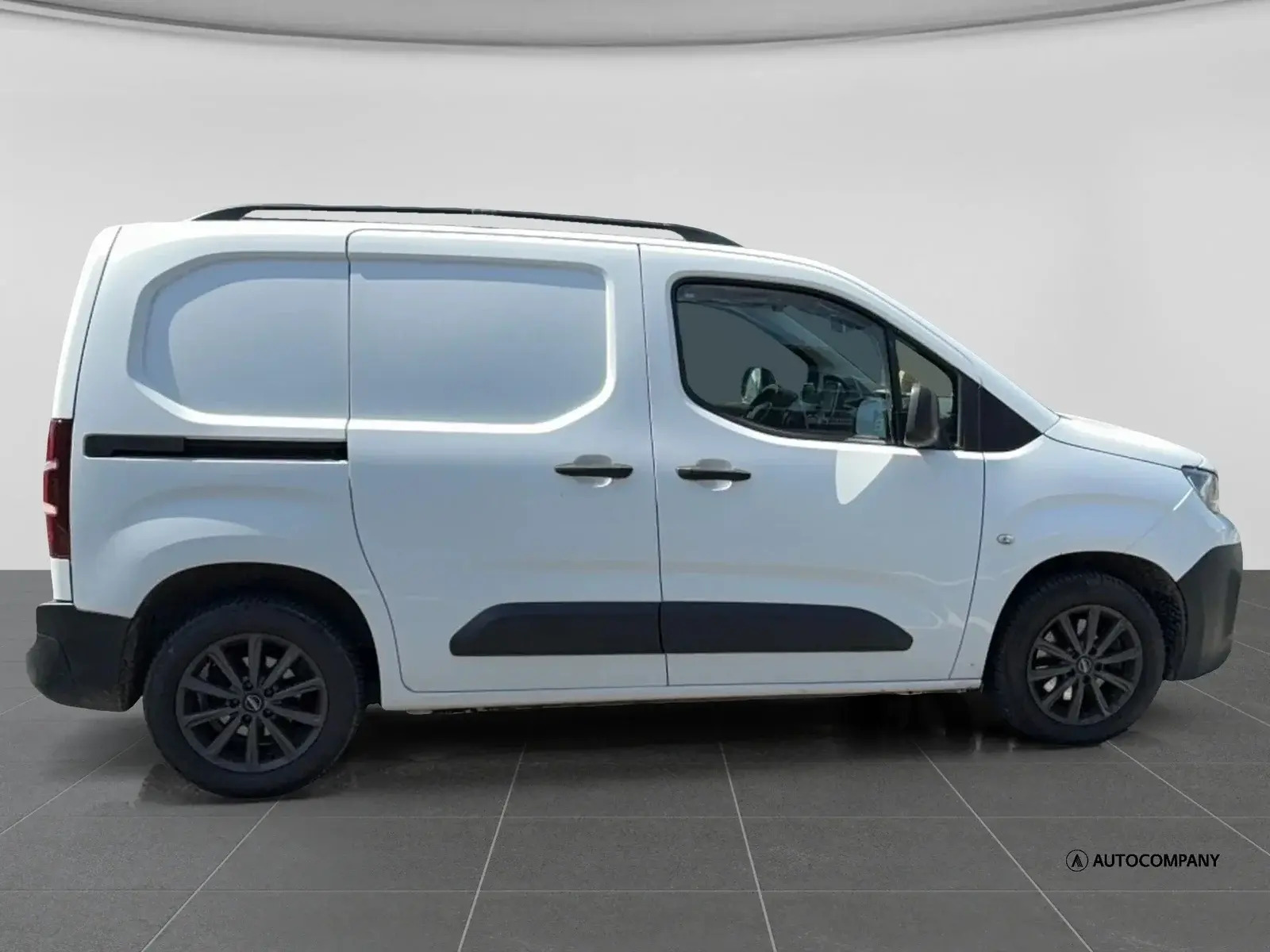 Hvid Peugeot Partner fra 2020
