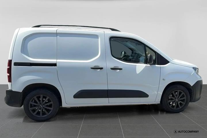 Hvid Peugeot Partner fra 2020