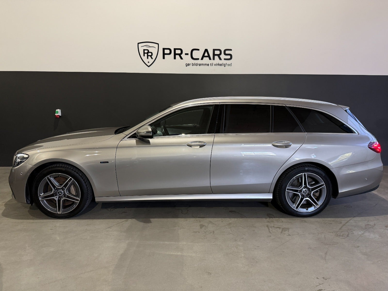Mercedes E300 de 2,0 AMG Line stc. aut.
